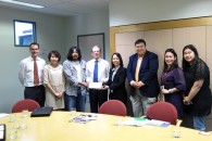 The university deputy vice-chancellor, Prof. Kevin McConkey invited Ms. Kaewta Srisung, Minister Counsellor (Education) and Royal Thai Embassy representatives to receive the flood relief donation, which was arranged by Thai students at University of Newcastle.