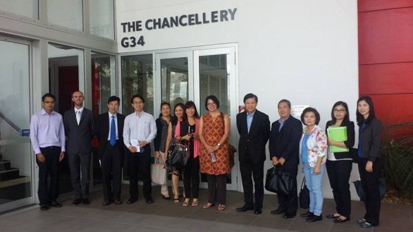 ประชุมร่วมกับเจ้านห้าที่ จาก Griffith University และอาจารย์จาก Faculty of Engineering and Faculty of Dentist